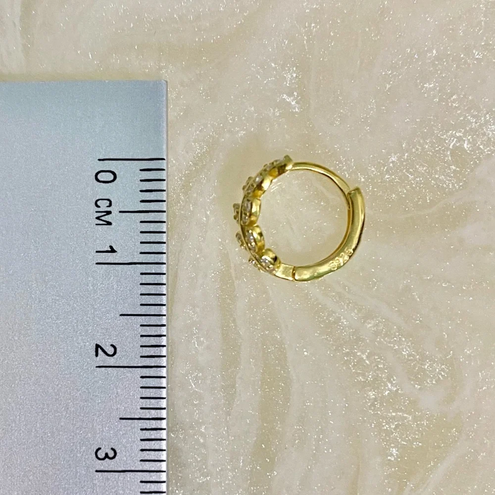 Elegant Gold S925 Leaf Design cartilage earring